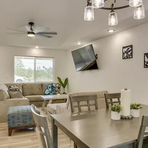  Holiday home Getaway With Patio, 3 Mi To Shipman Beach!